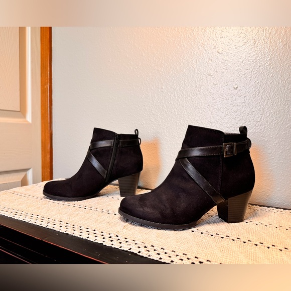 Life Stride Black Ankle Booties - Picture 2 of 8